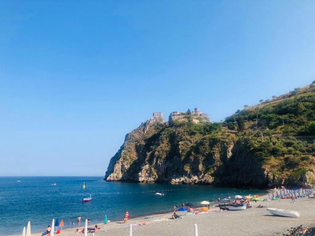 Appartamento Sul Lungomare Di S Alessio SantʼAlessio Siculo Exteriör bild